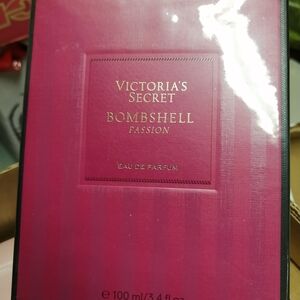Victoria's Secret Bombshell Passion Eau de Parfum